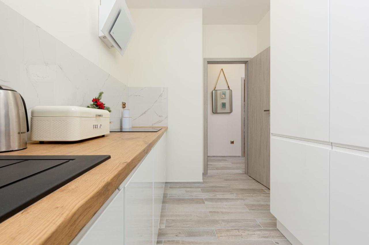 City Center Apartment Elektoralna By Noclegi Renters Warsaw Exterior photo